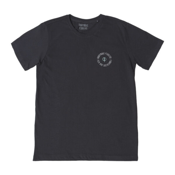 Genanvendt T-shirt i sort med print fra A-PIONEER