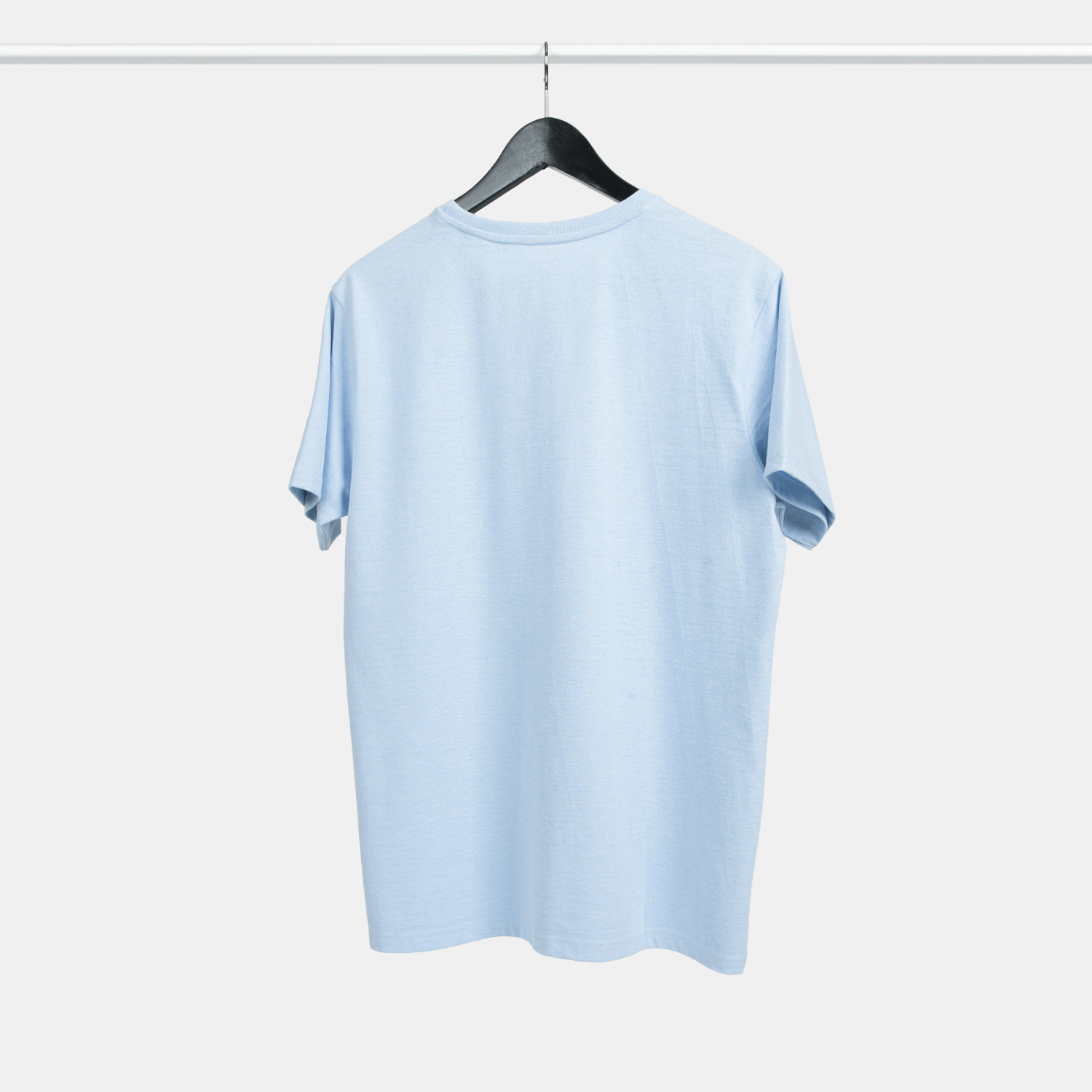 Genanvendt T-shirt i lyseblå til mænd, bagfra, fra A-PIONEER