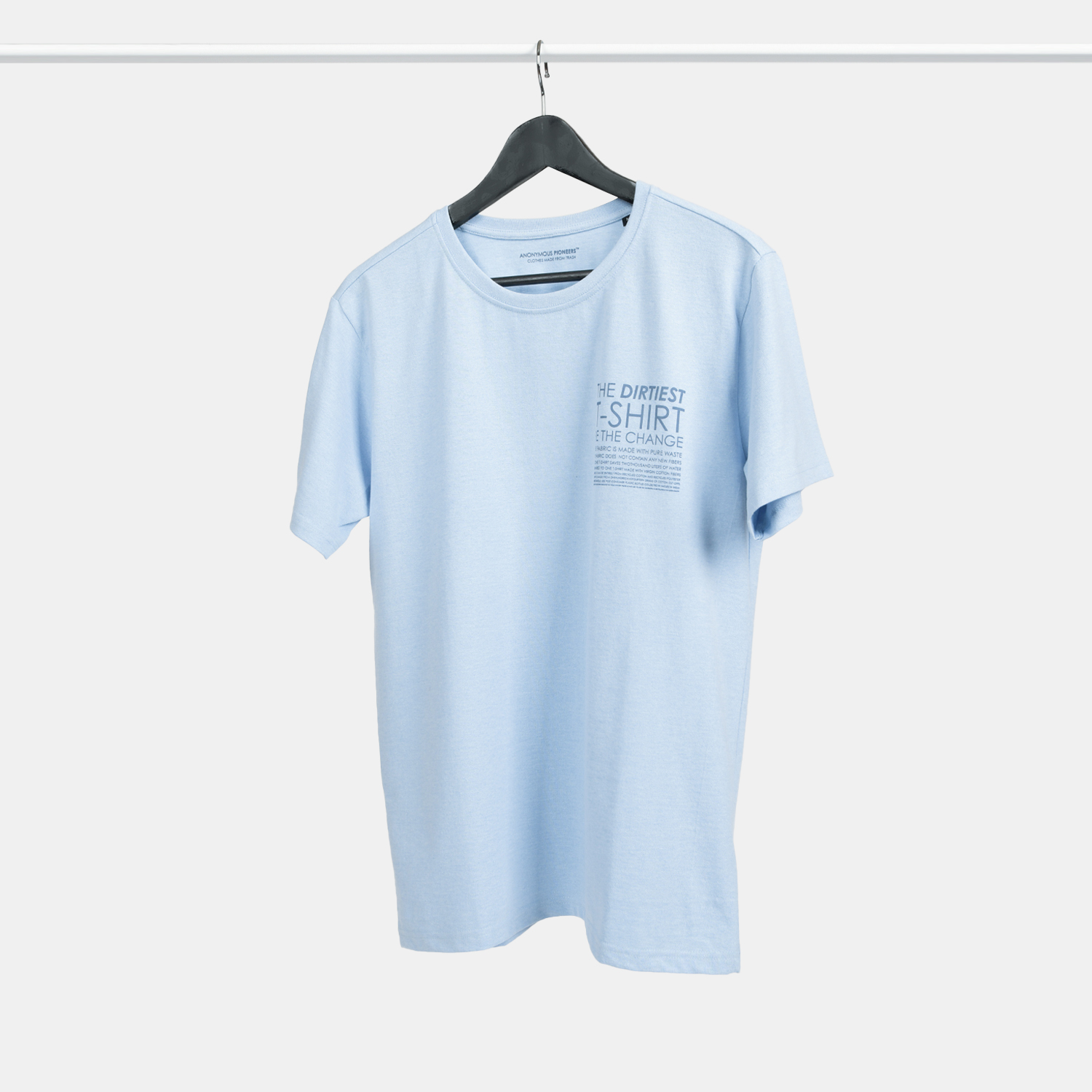 Genanvendt T-shirt i lyseblå til mænd, DIRTIEST print, fra A-PIONEER