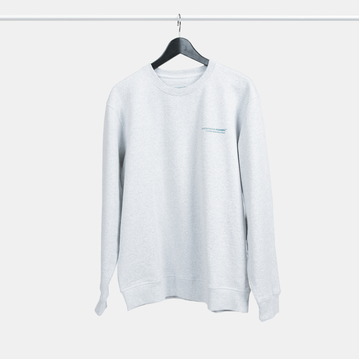 Genanvendt sweatshirt i grå med print fra A-PIONEER