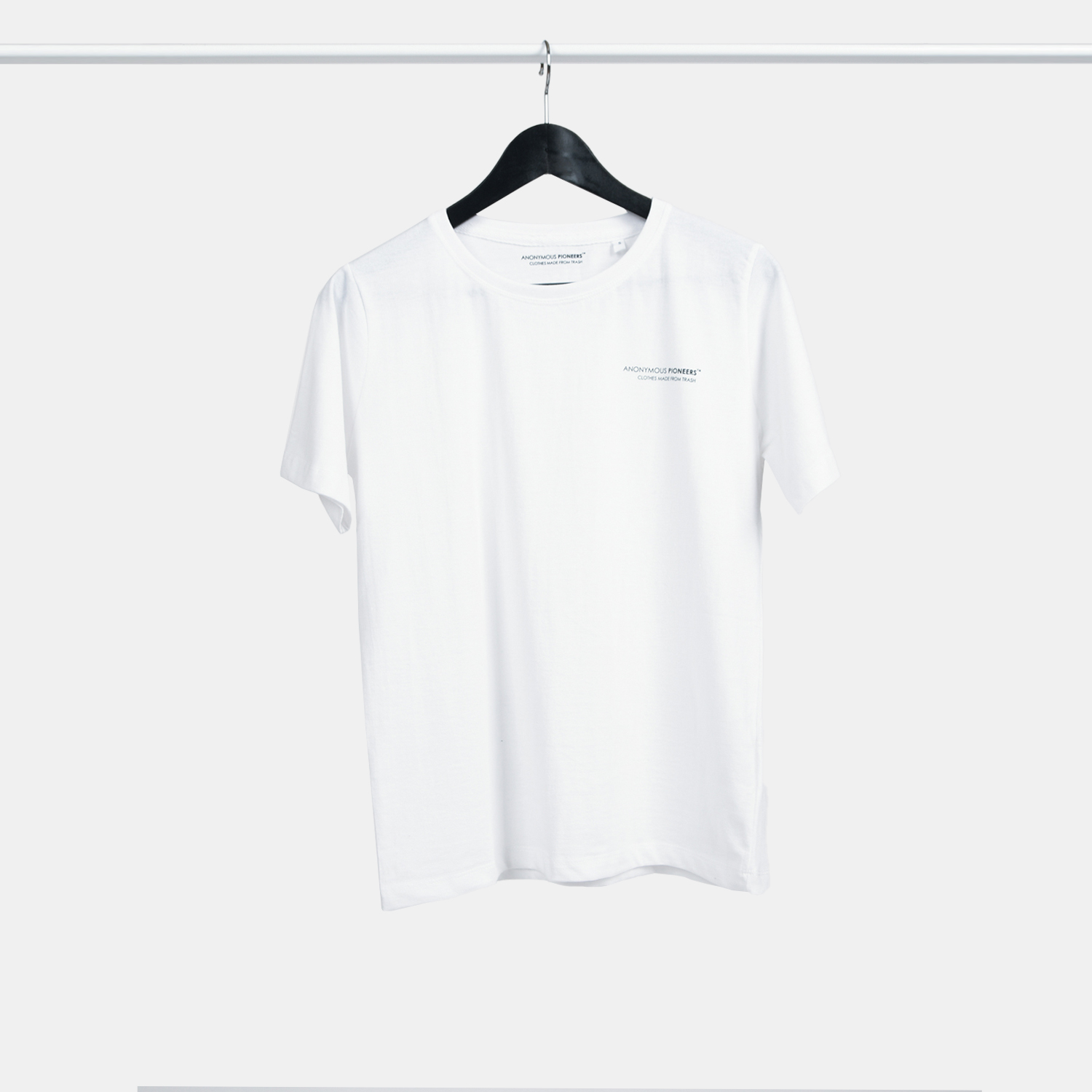 Genanvendt T-shirt i hvid til kvinder, fra A-PIONEER