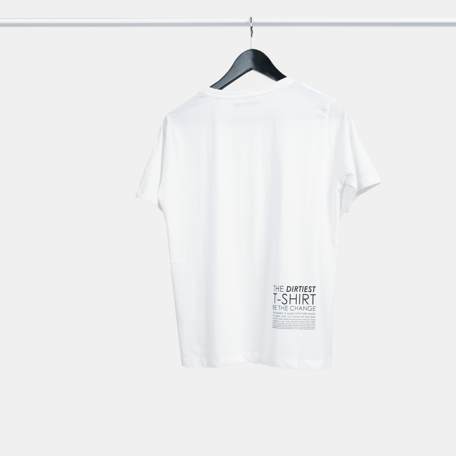 Genanvendt T-shirt i hvid til kvinder, bagfra, fra A-PIONEER
