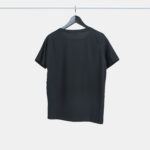 Genanvendt T-shirt i sort til kvinder, set bagfra, fra A-PIONEER