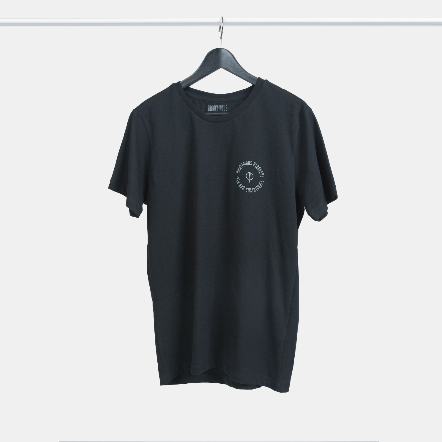 Genanvendt T-shirt i sort med print til mænd fra A-PIONEER